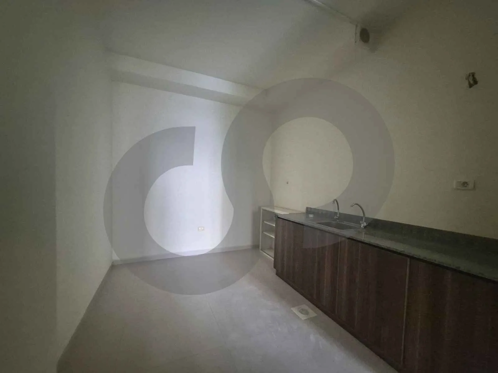 HIGHWAY-ACCESS OFFICE/170 SQM/VERY WELL MAINTAINED BUILDING/ZALKA,METN — الصورة 3