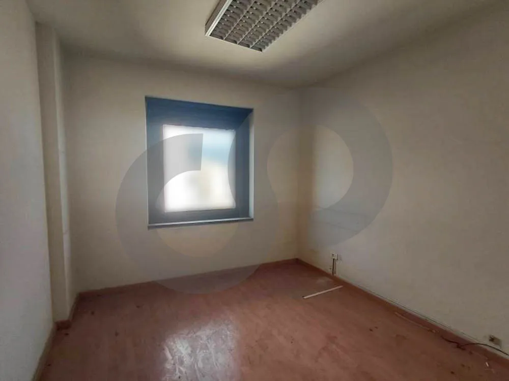 Office/excellent opportunity/prime location/maintained building/Dora ,METN — الصورة 3