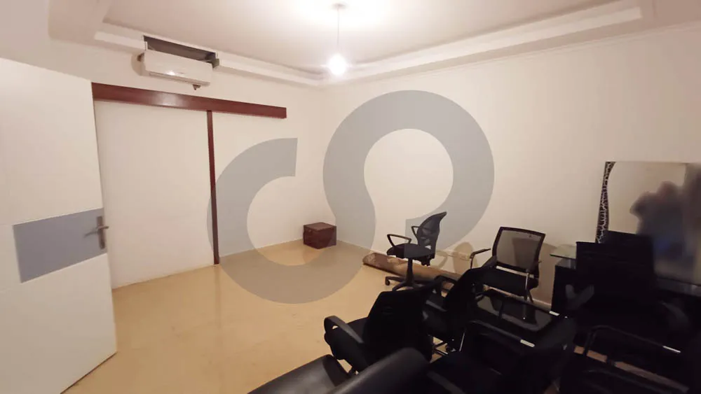 spacious /first floor/gated building/generous spaces/el Zarif, Beirut — الصورة 2