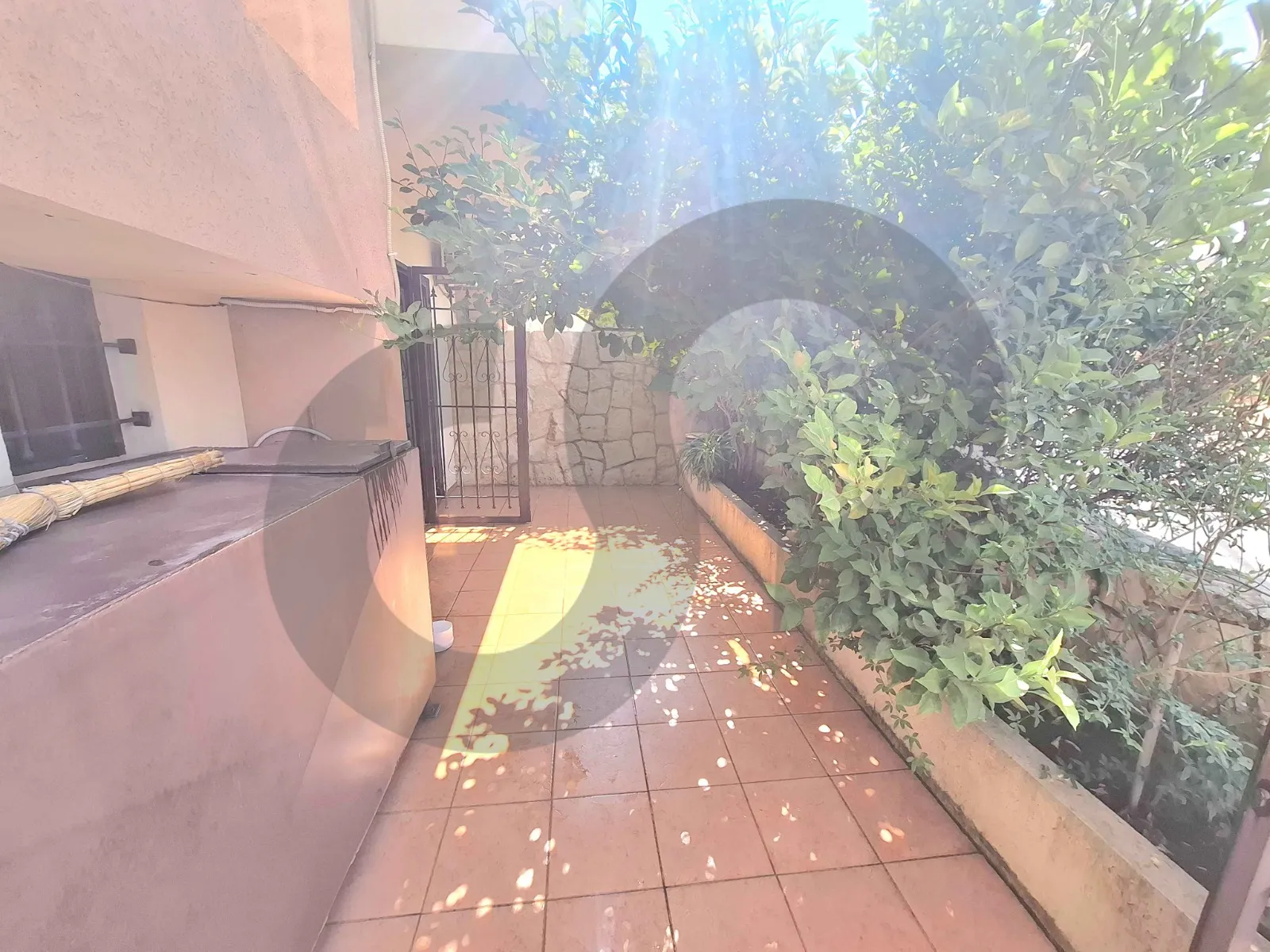 WELL MAINTAINED BUILDING/50 sqm terrace/Fully Furnished/JBEIL — الصورة 3