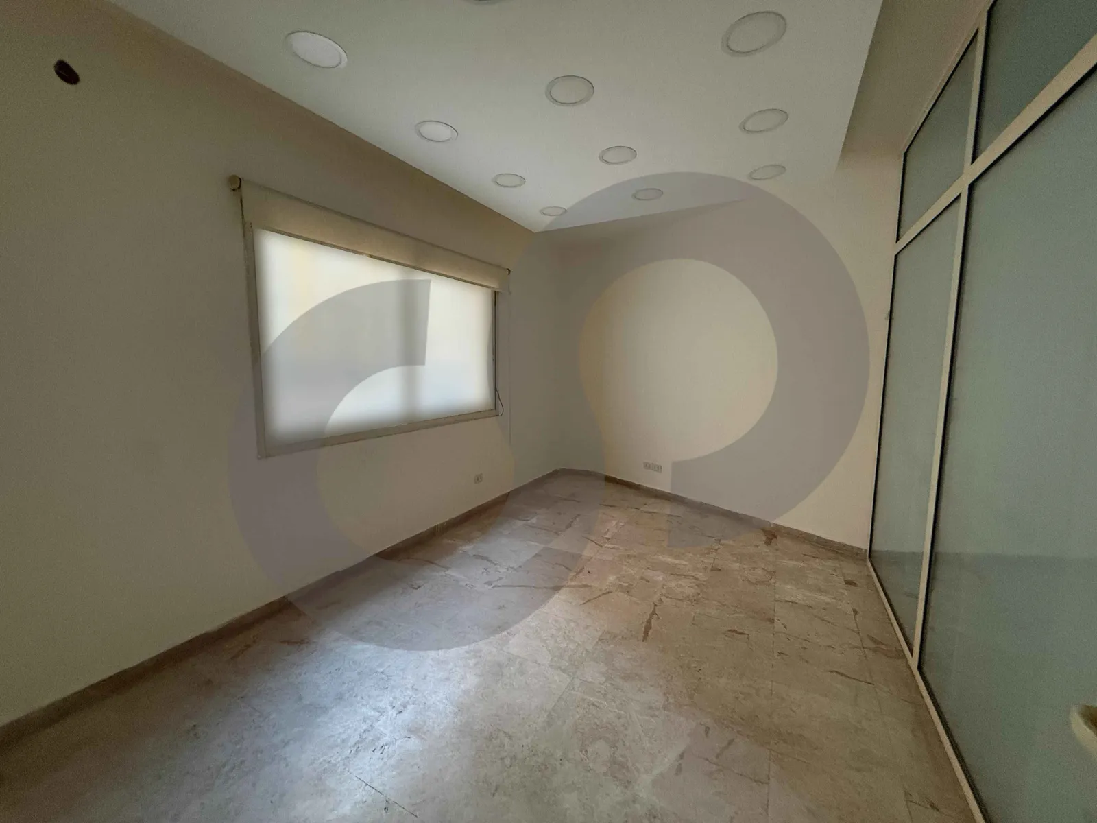 PRIME OFFICE IN SODECO,BEIRUT /PRIVATE PARKING/PRIME LOCATION — الصورة 3