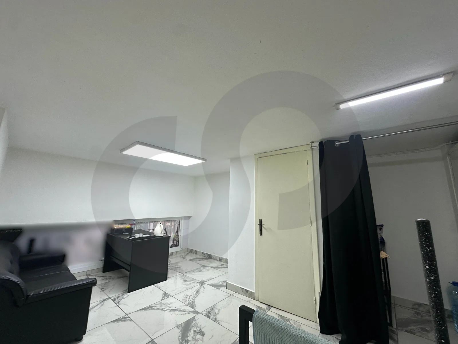38 sqm shop or office For Sale/Prime Location/Negotiable/NADIM EL JISER-TRIPOLI — الصورة 2