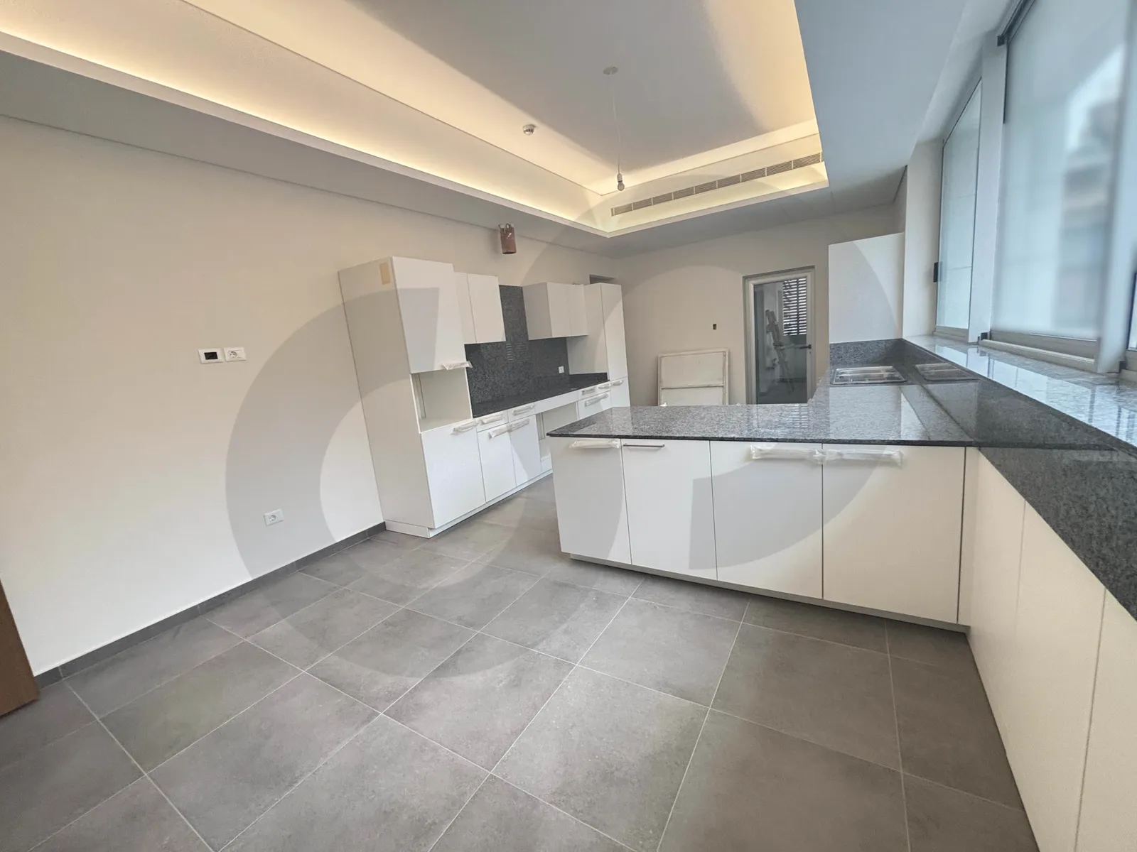 520 SQM Apartment for sale/Super Deluxe/One Apartment Per Floor/AIN EL MRAISEH-BEIRUT — photo 2