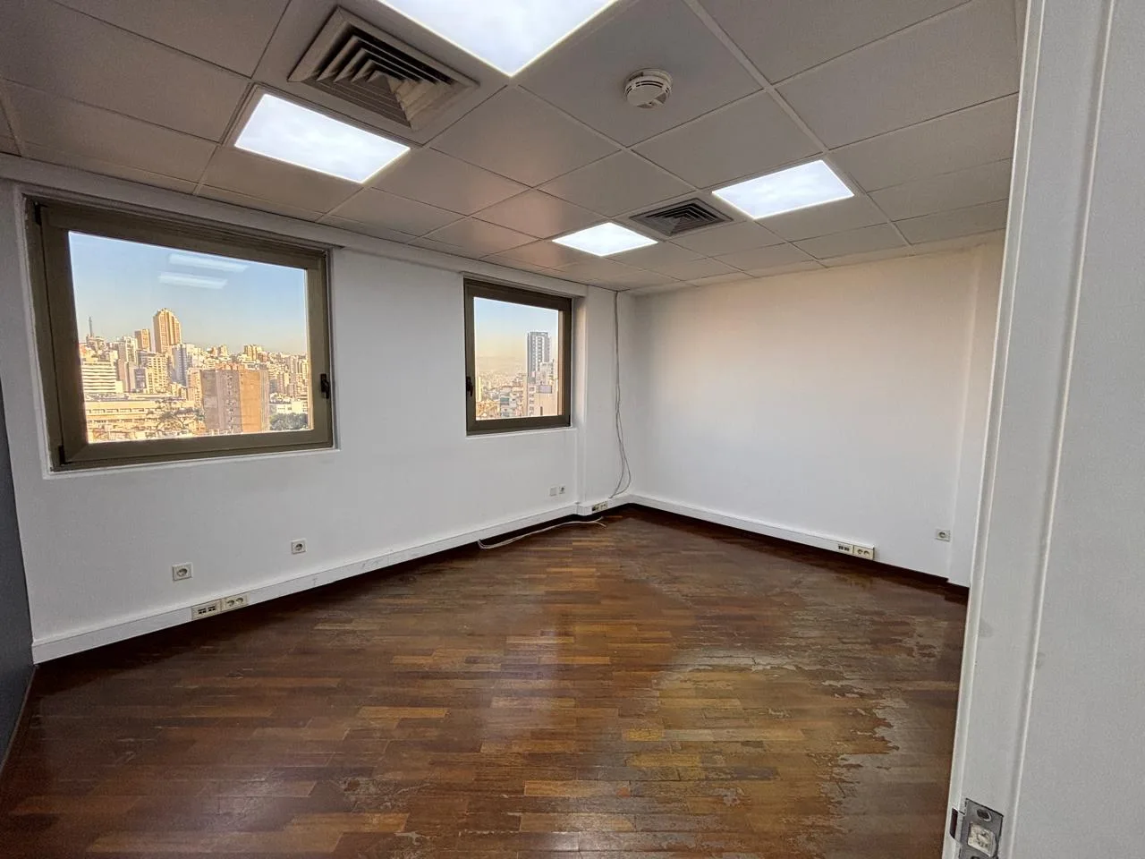 Office for rent in Badaro — الصورة 3