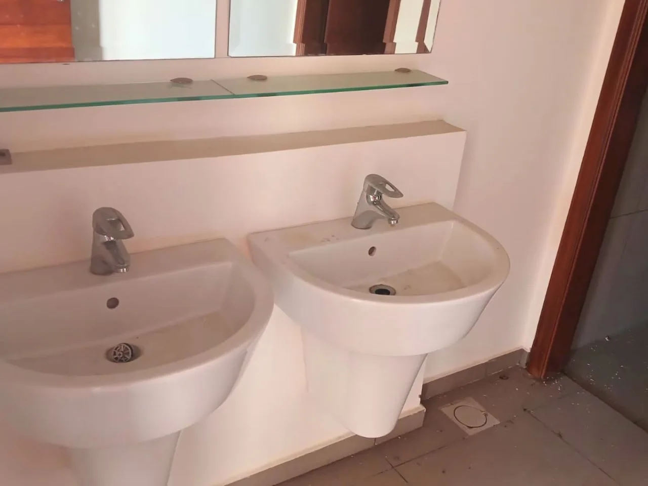 Office for rent in Dbayeh — الصورة 5