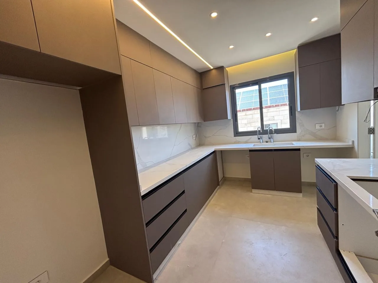 Apartment for Sale in Baabdat — الصورة 5