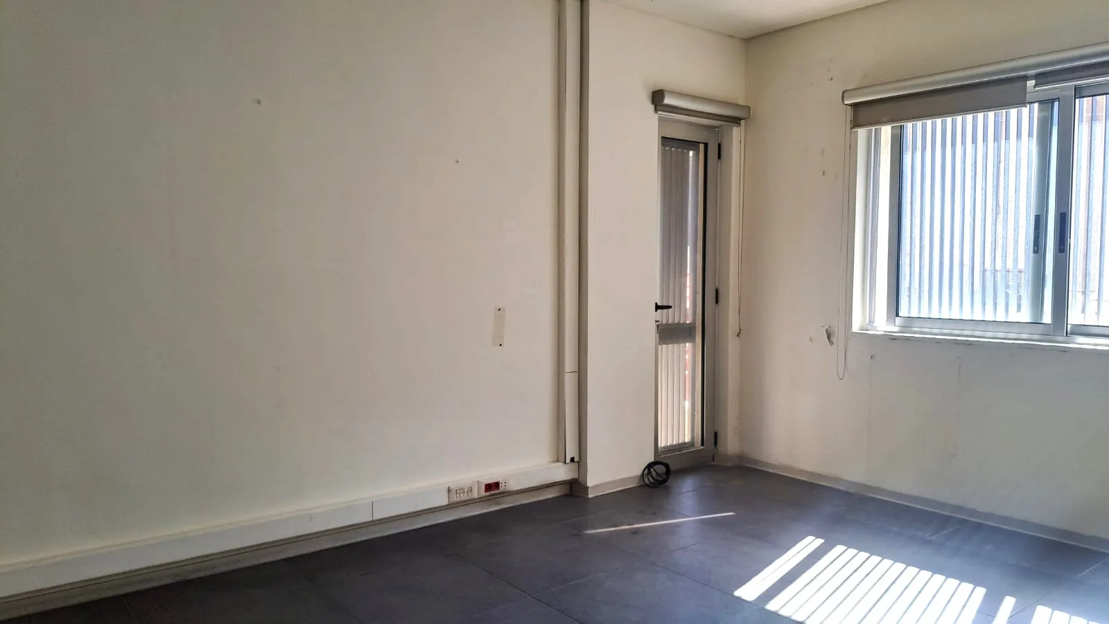 Shop for rent in Hamra, Beirut, Lebanon — الصورة 9