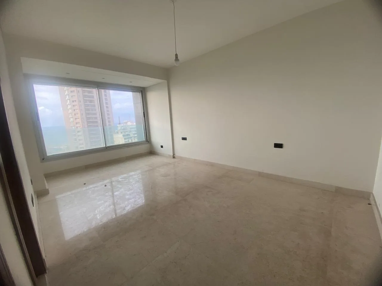 Apartment for Sale in Raoucheh, Beirut, Lebanon — الصورة 5