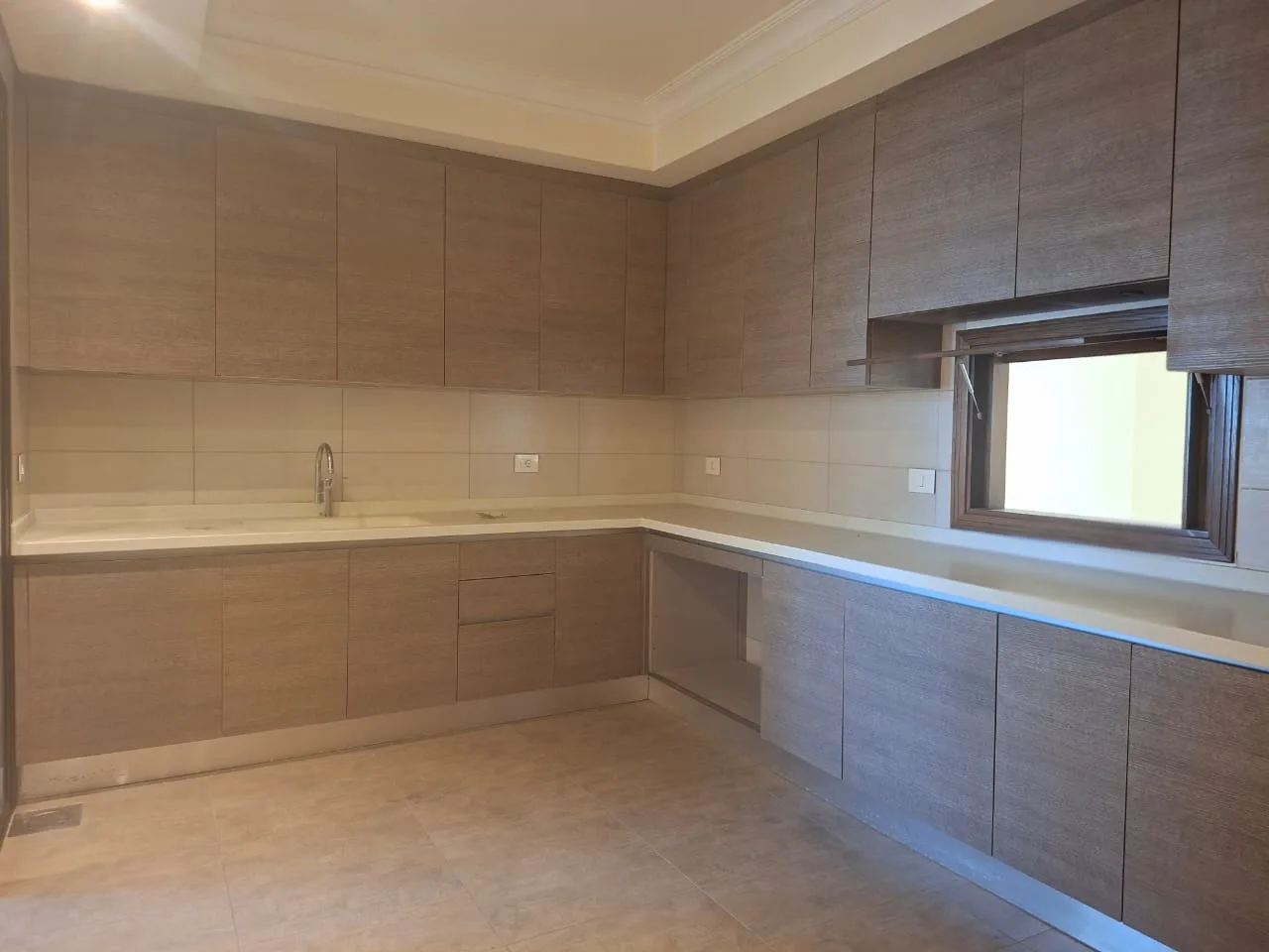 Apartment for Sale in Sanayeh, Beirut, Lebanon — الصورة 4