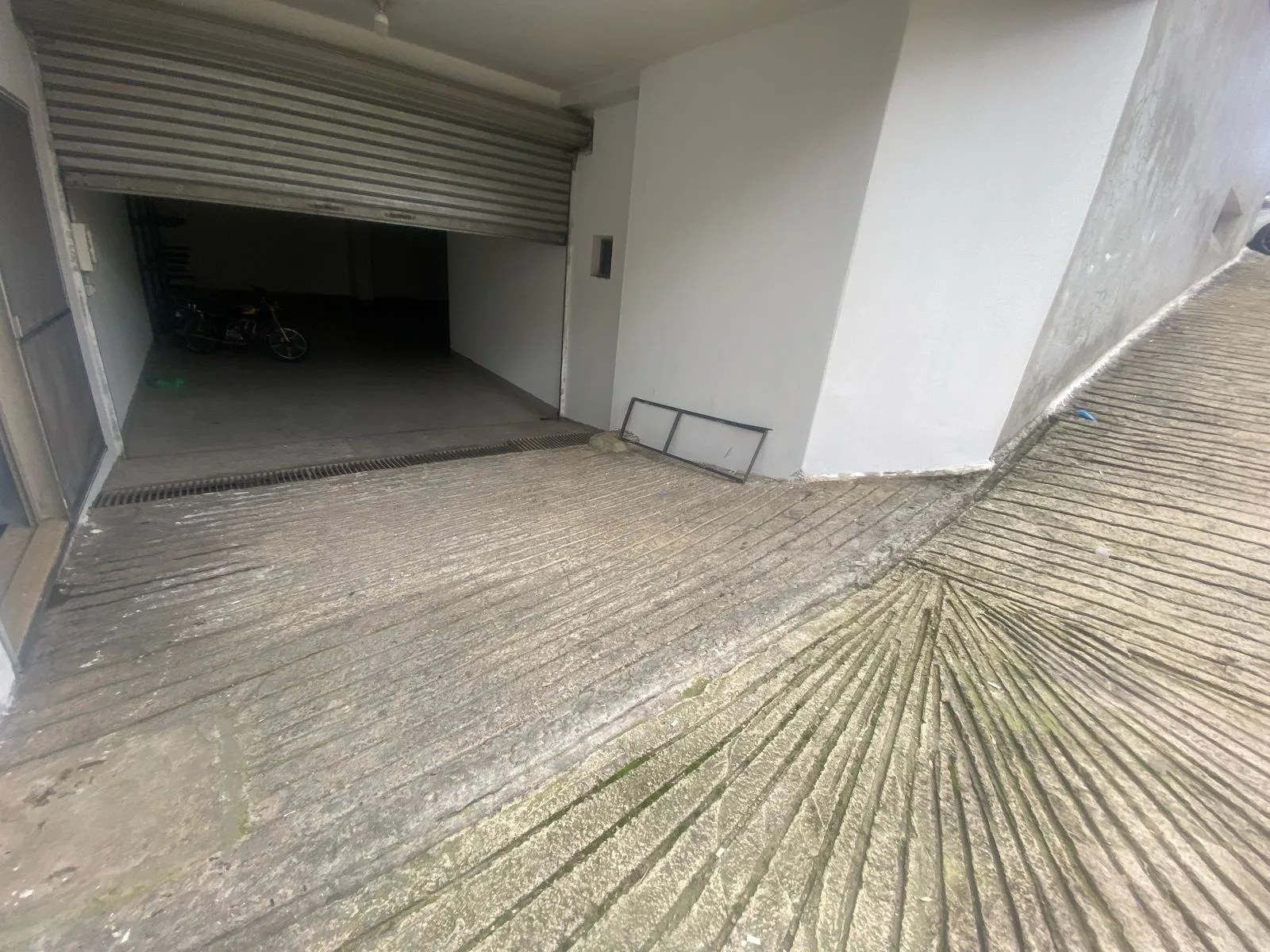 Warehouse for rent in Mazraat Yachoua — الصورة 4