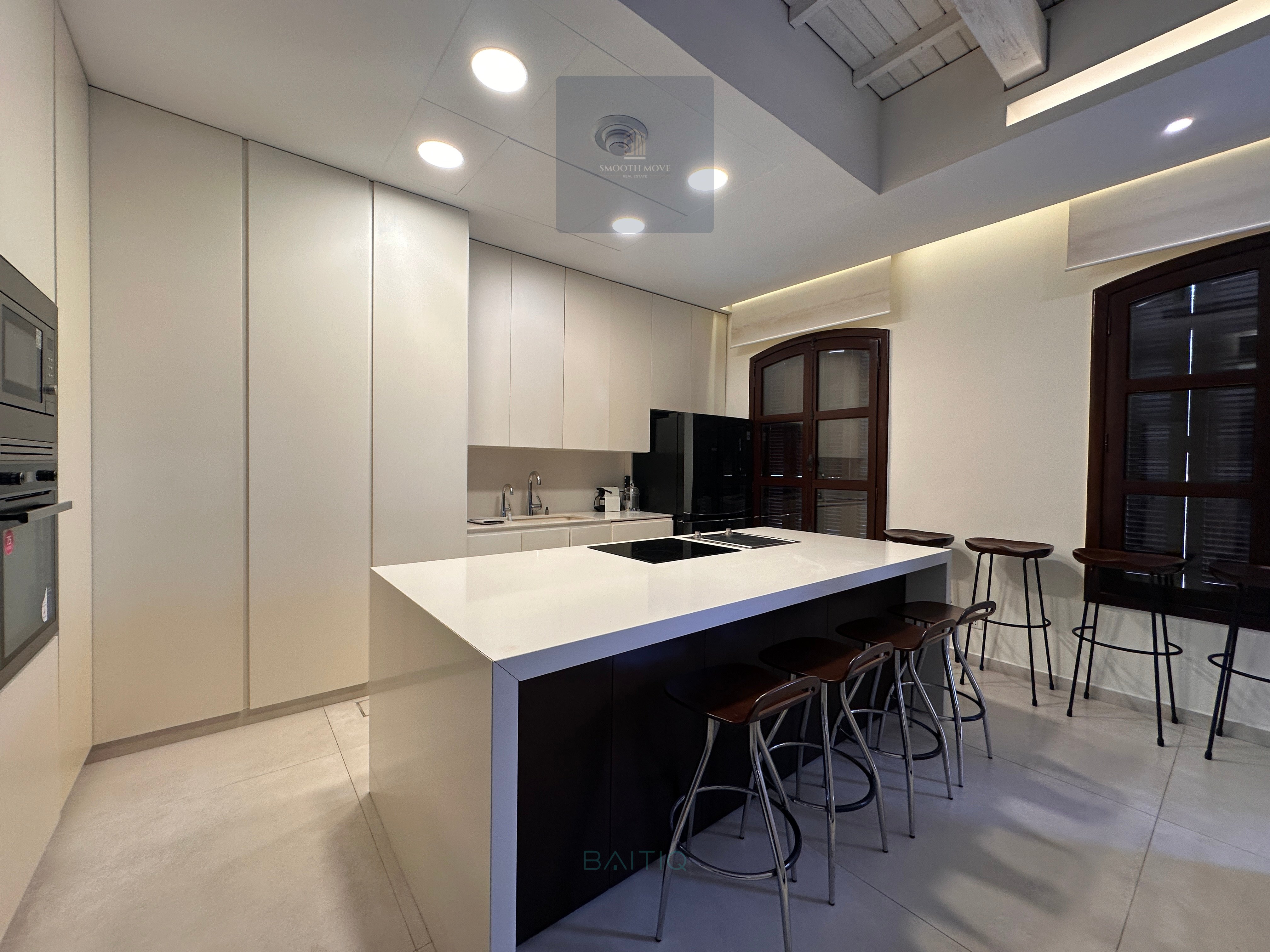 Furnished Penthouse With Terrace for Rent in Downtown, Beirut — الصورة 7
