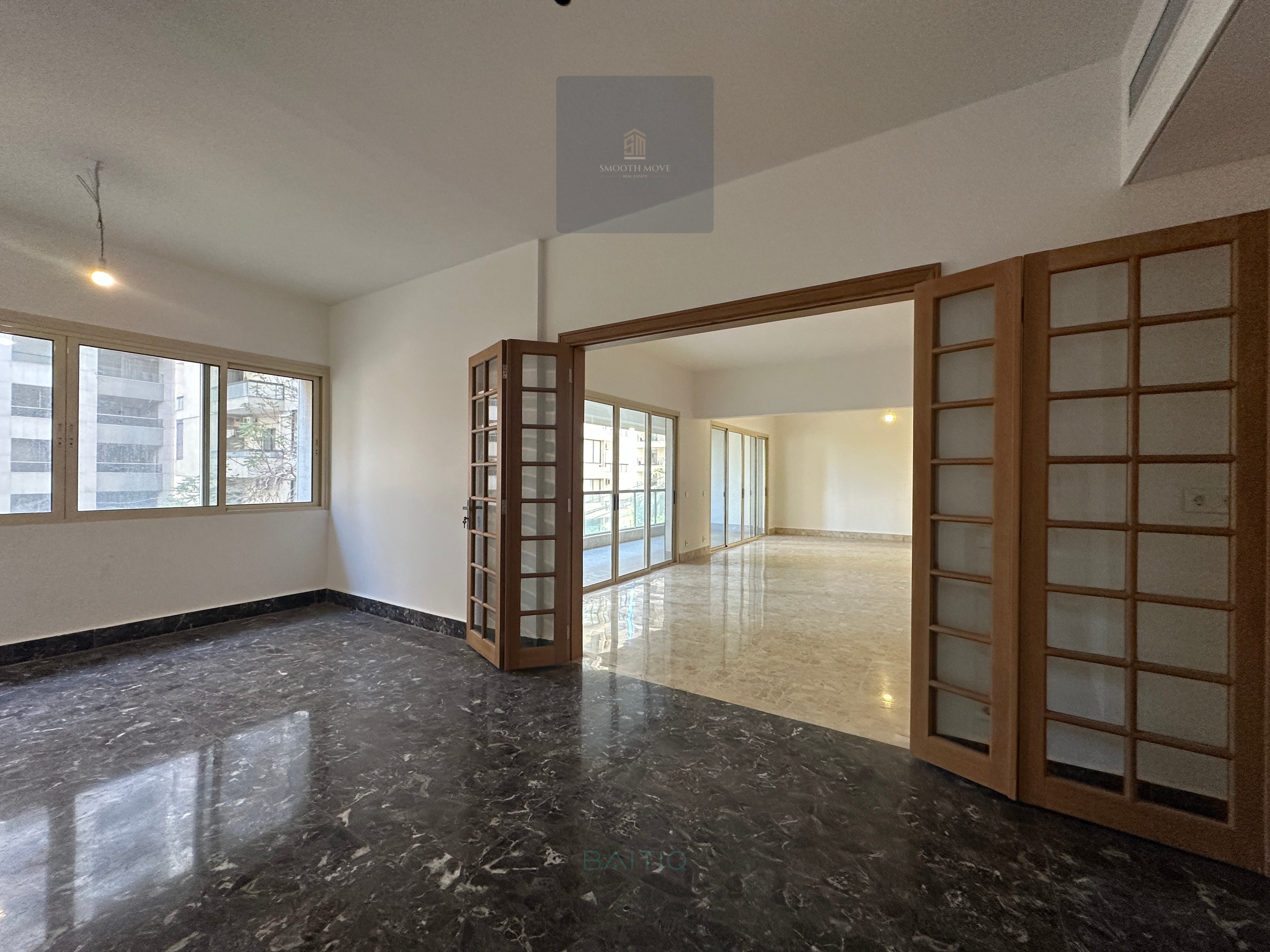 Enormous and Charming Apartment for Rent in Rawche, Beirut — الصورة 5