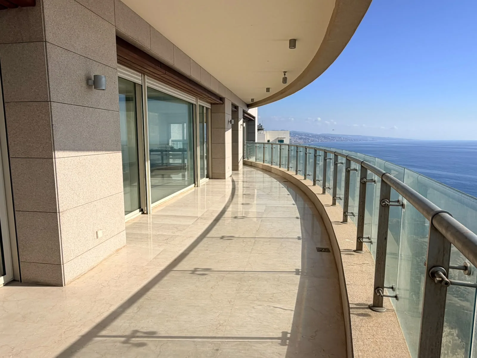 Apartment for Sale in Raoucheh — الصورة 5