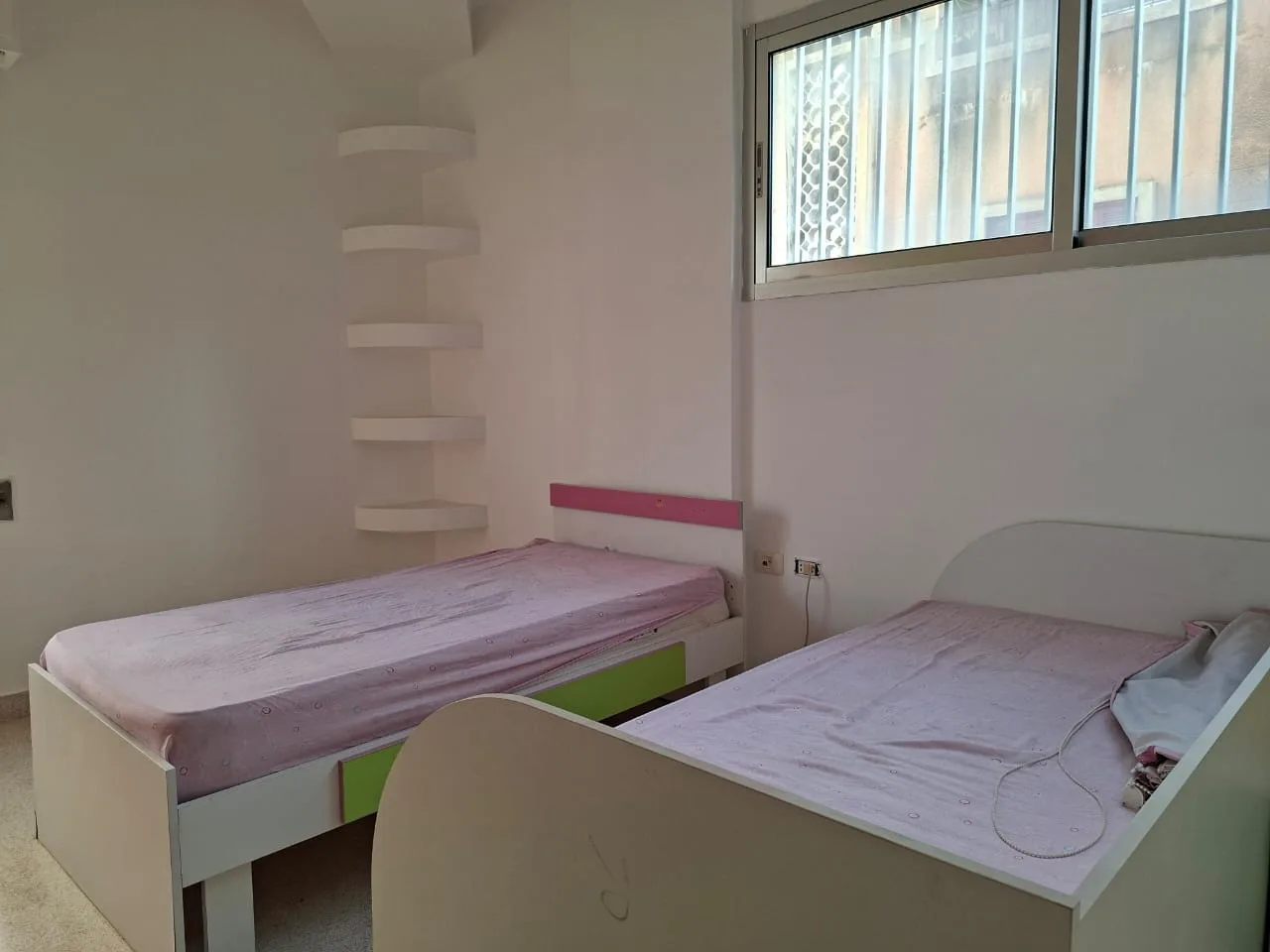 Apartment for Rent in Corniche el Mazraa, Beirut — الصورة 10