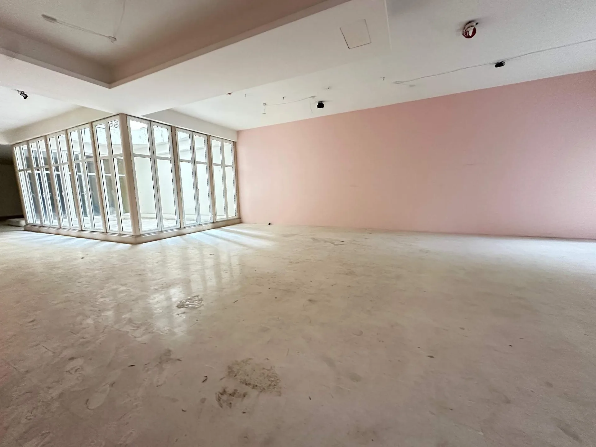 Shop for rent in Downtown