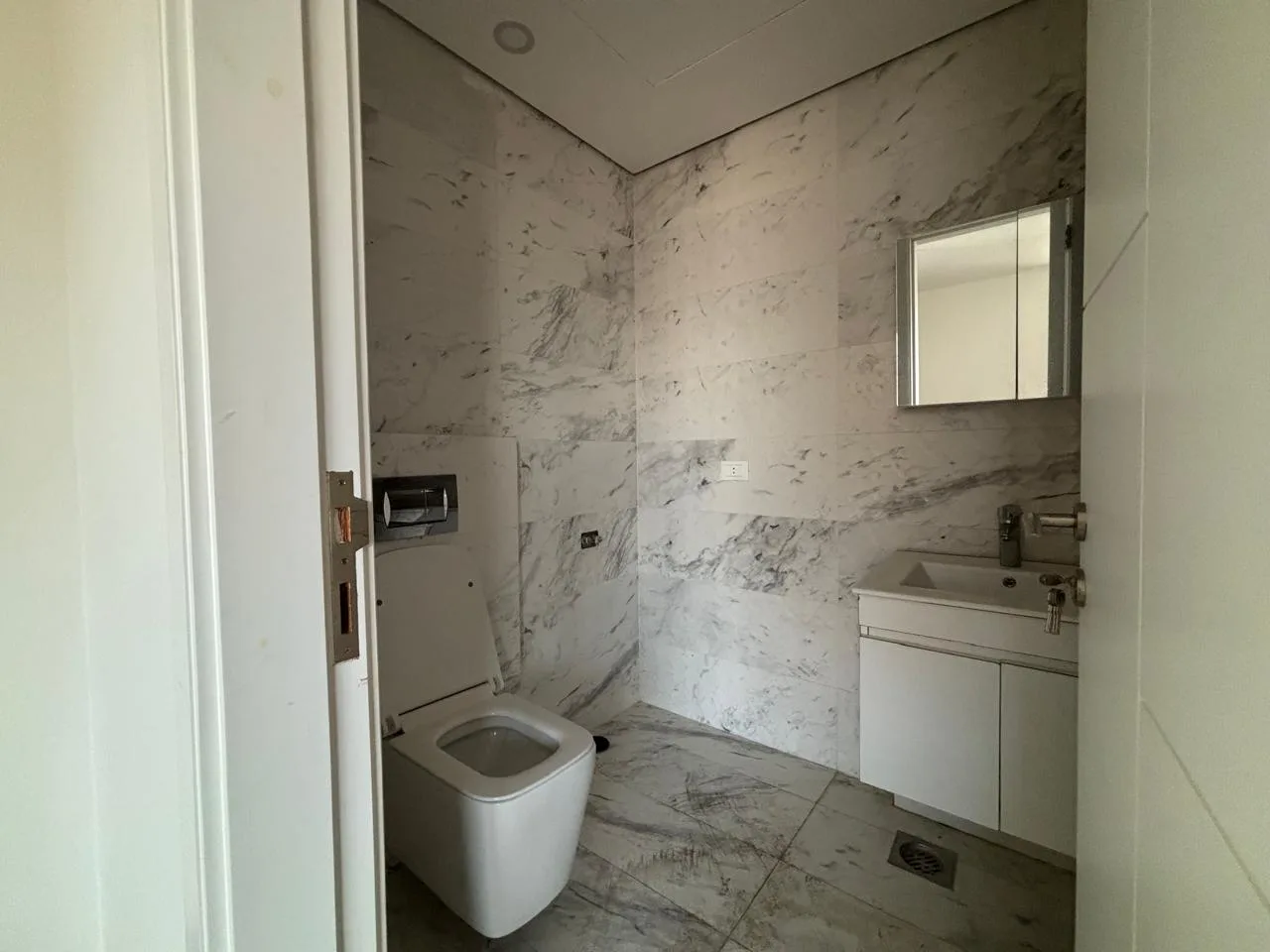 Apartment for Sale in Badaro, Beirut, Lebanon — الصورة 7