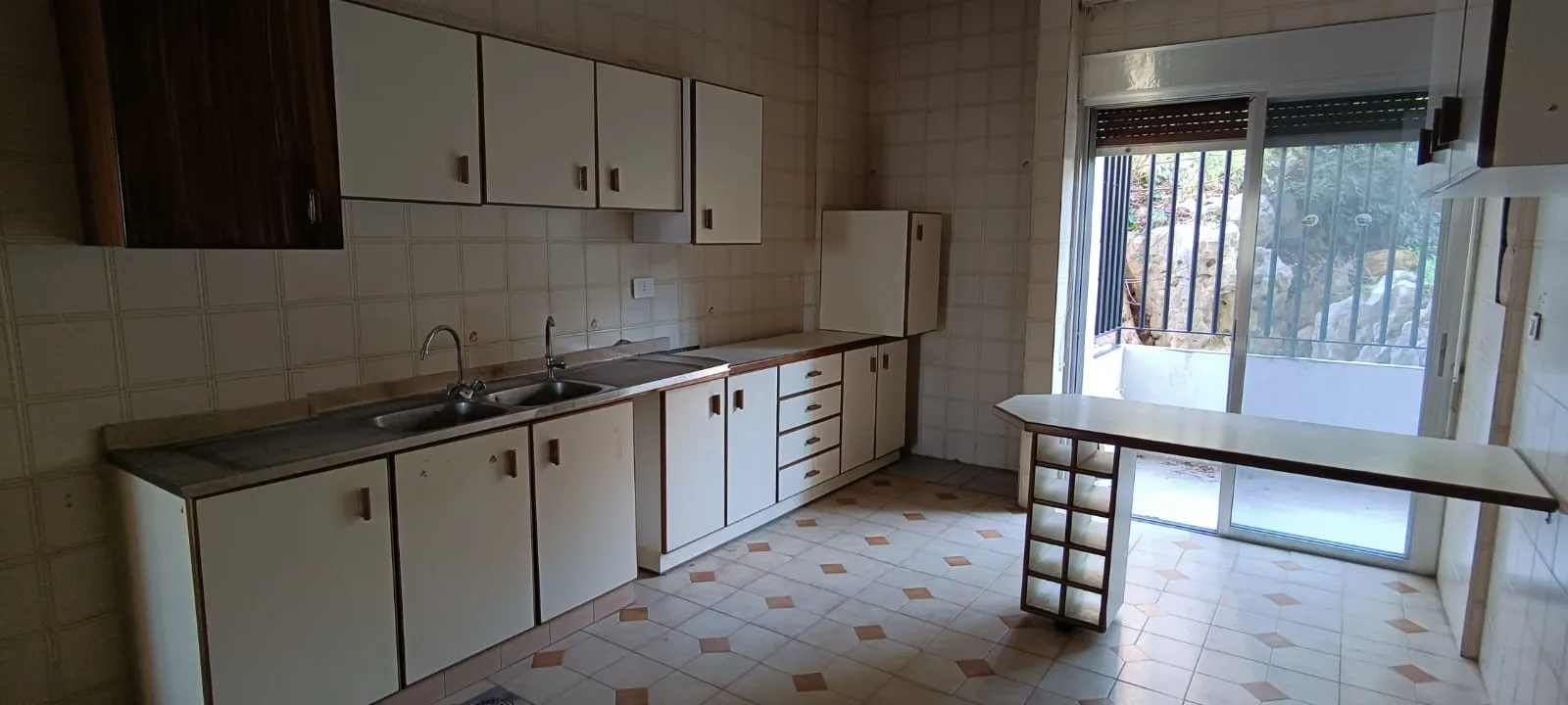 Apartment for Sale in Jeita, Lebanon — الصورة 8