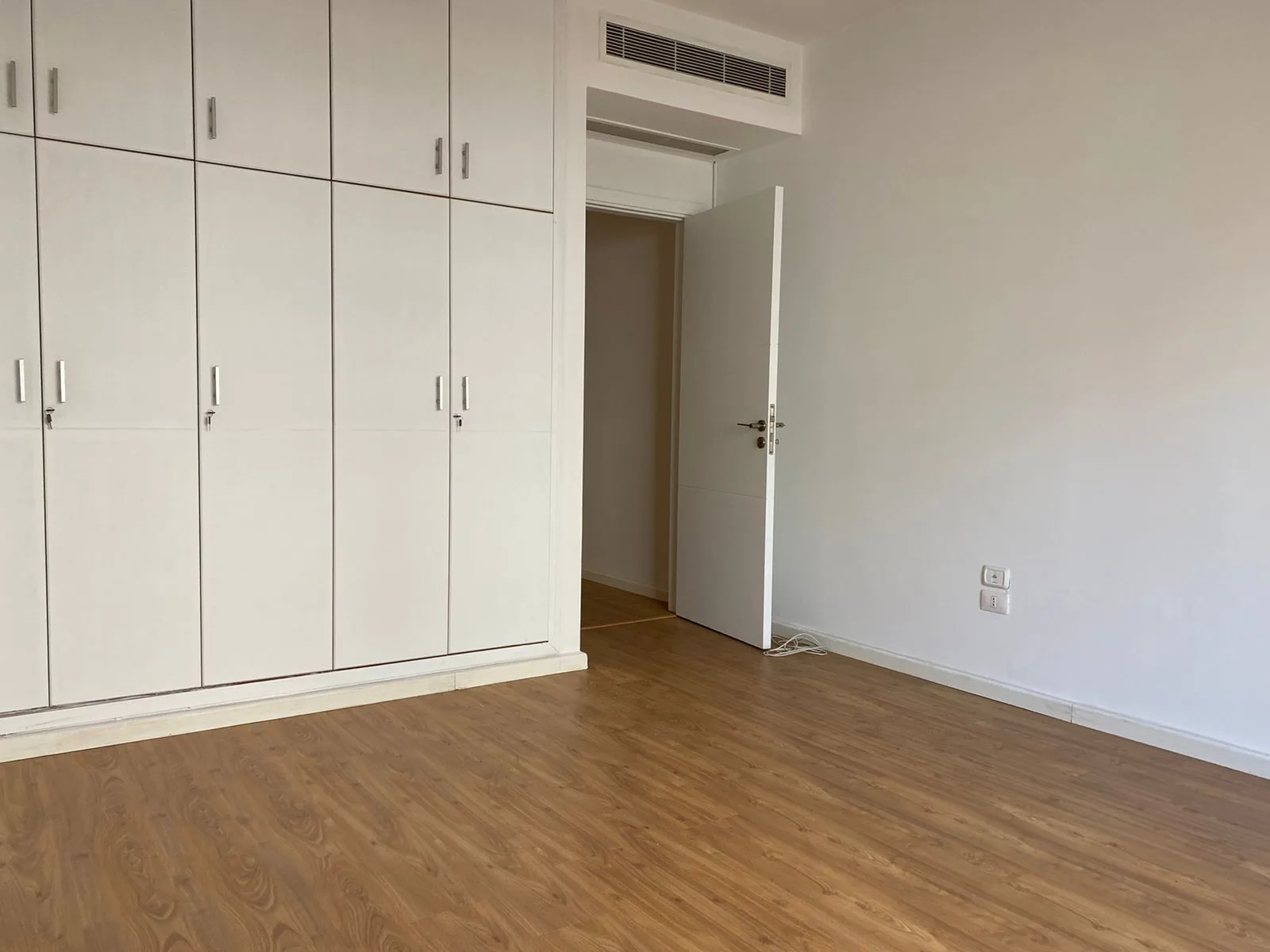 Apartment for Sale in Caree d'or, Achrafieh, Beirut, Lebanon — الصورة 8
