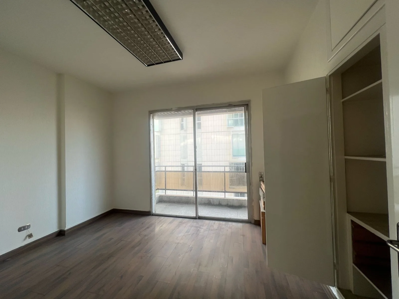 Office for Rent in Sodeco, Beirut, Lebanon — الصورة 8