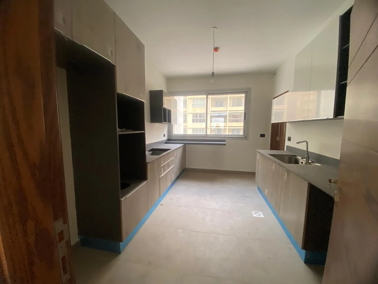 Apartment for Sale in Raoucheh, Beirut, Lebanon — الصورة 3
