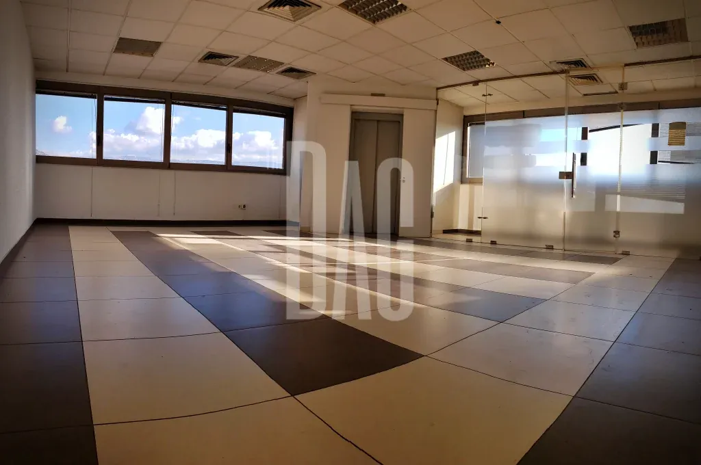 Large spacious office for rent in Badaro 285SQM