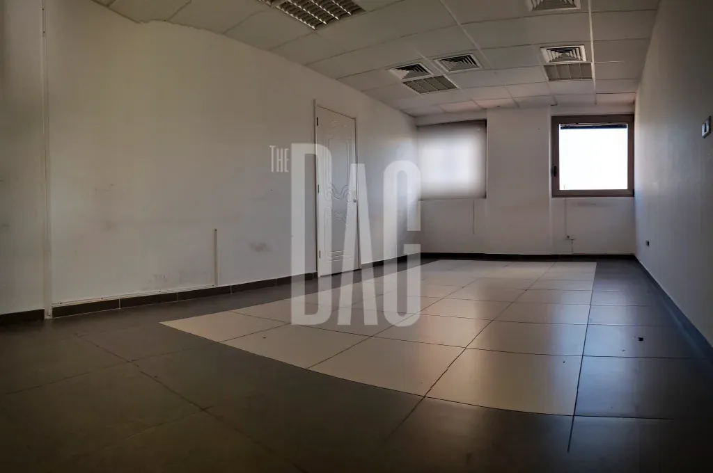 Large spacious office for rent in Badaro 285SQM — الصورة 4