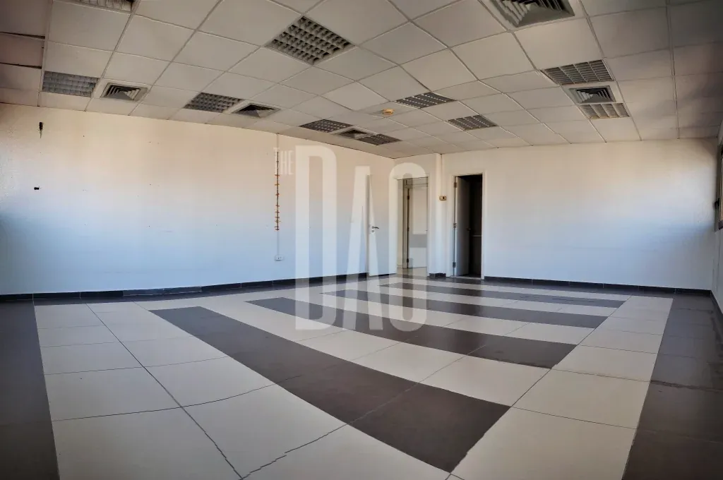Large spacious office for rent in Badaro 285SQM — الصورة 5
