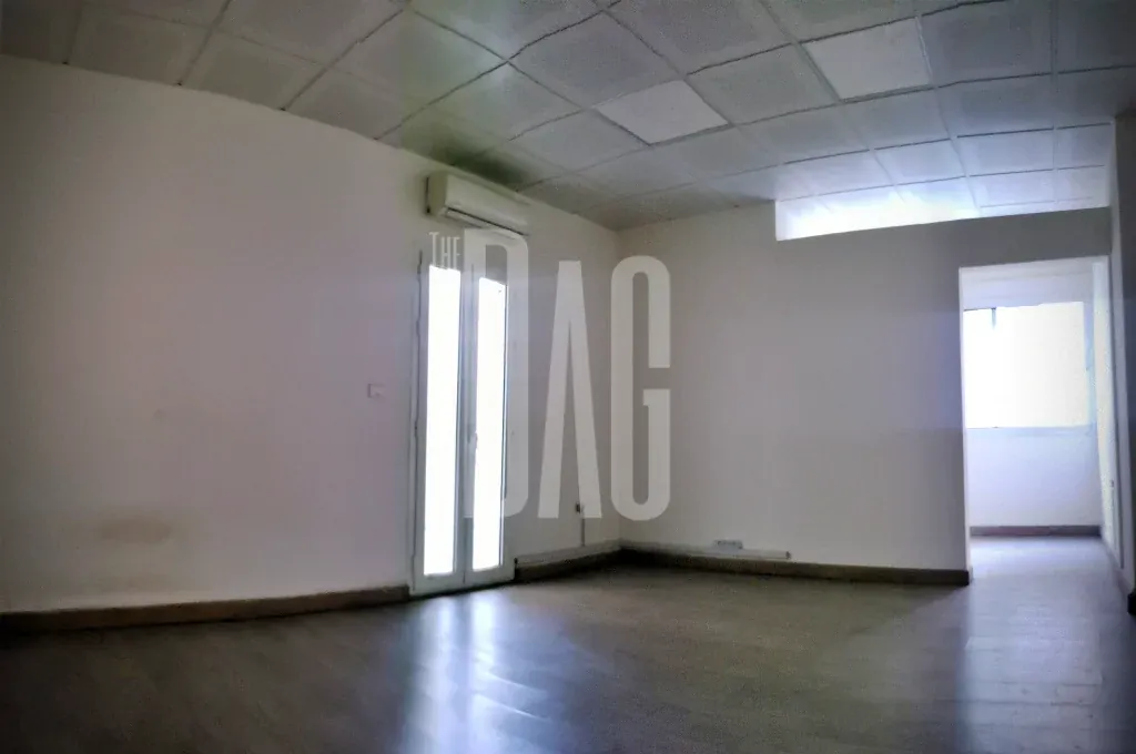 Prime location office for sale in badaro 100sqm — الصورة 3