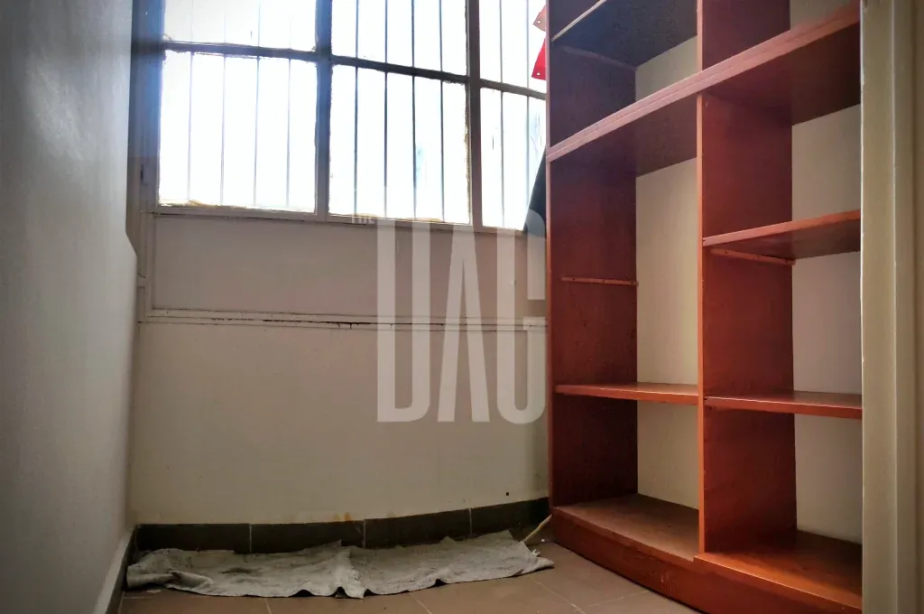 Prime location office for sale in badaro 100sqm — الصورة 5