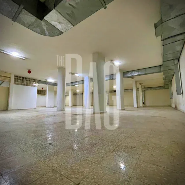 Very Clean 654 SQM Warehouse for Sale in Sin El Fil Prime Location — الصورة 2