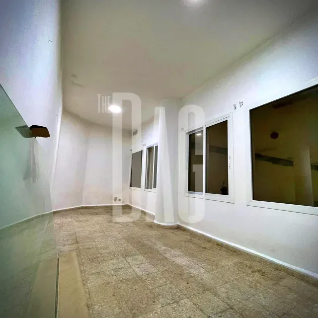 Very Clean 654 SQM Warehouse for Sale in Sin El Fil Prime Location — الصورة 5