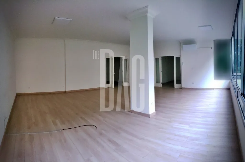 Spacious office for rent in badaro 240 SQM — الصورة 2