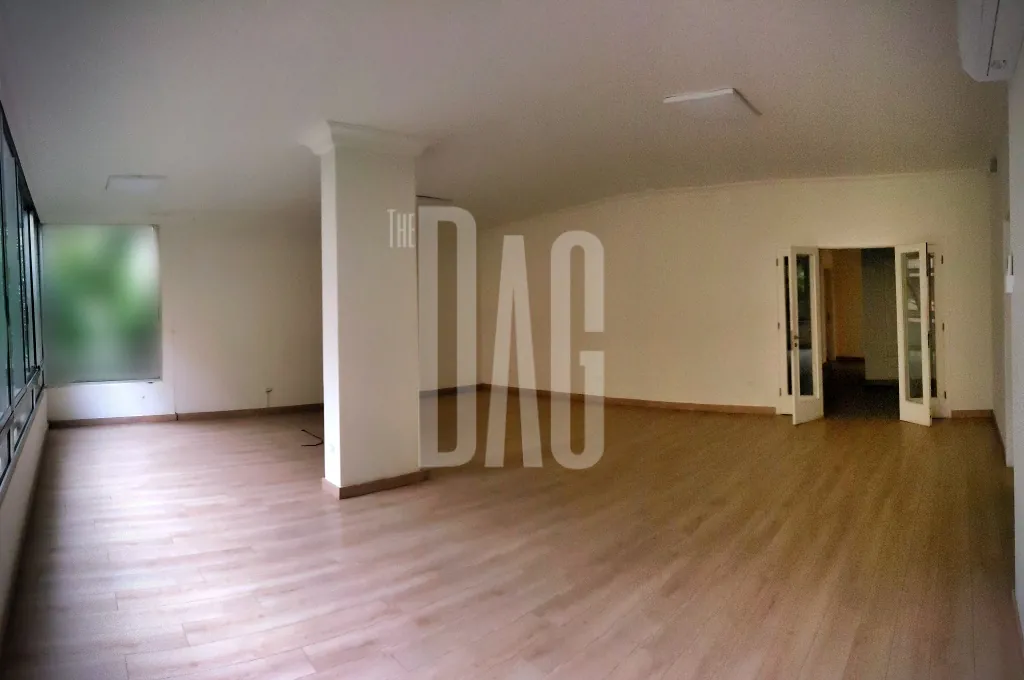 Spacious office for rent in badaro 240 SQM — الصورة 3