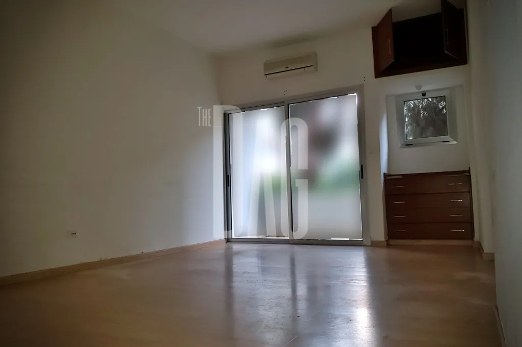 Spacious office for rent in badaro 240 SQM — الصورة 4