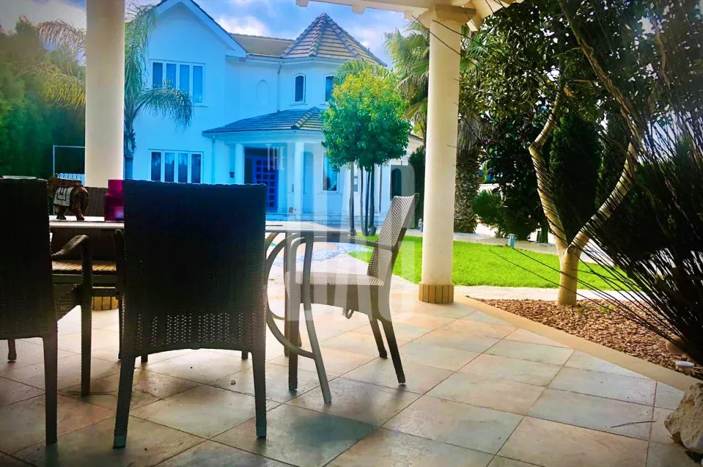 Luxurious Modern Villa in Larnaca for sale 300 SQM — الصورة 2