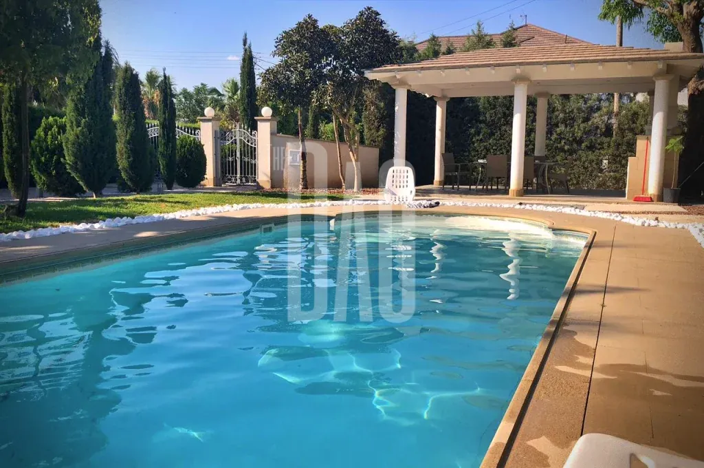 Luxurious Modern Villa in Larnaca for sale 300 SQM — الصورة 3
