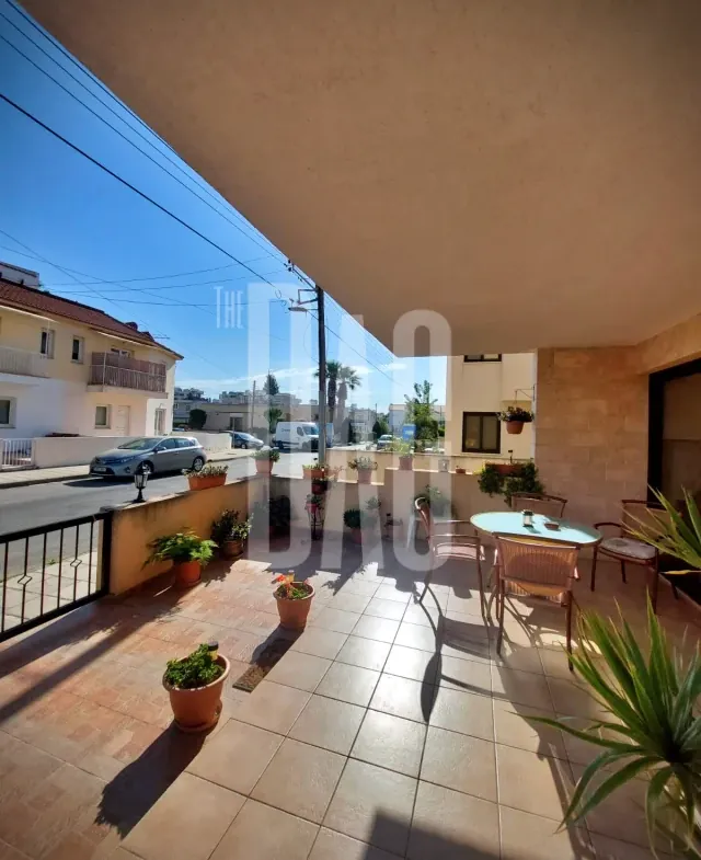 Prime Location 110 SQM Ground Floor Apartment For Sale With Terrace In Larnaca — الصورة 2
