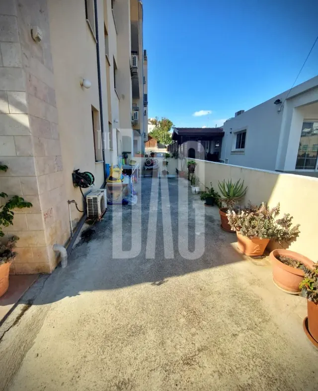 Prime Location 110 SQM Ground Floor Apartment For Sale With Terrace In Larnaca — الصورة 4