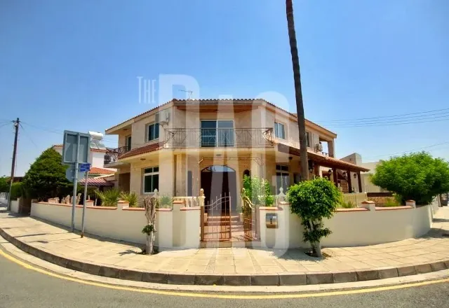 Exceptional Villa For Sale 260 + 450 Sqm Land Sqm In Larnaka