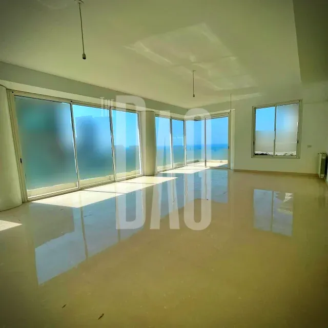 Seaview 245 sqm Apartment for Sale in Achrafieh — الصورة 2