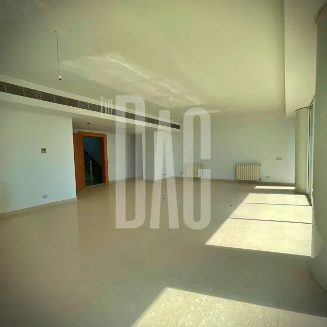 Seaview 245 sqm Apartment for Sale in Achrafieh — الصورة 3