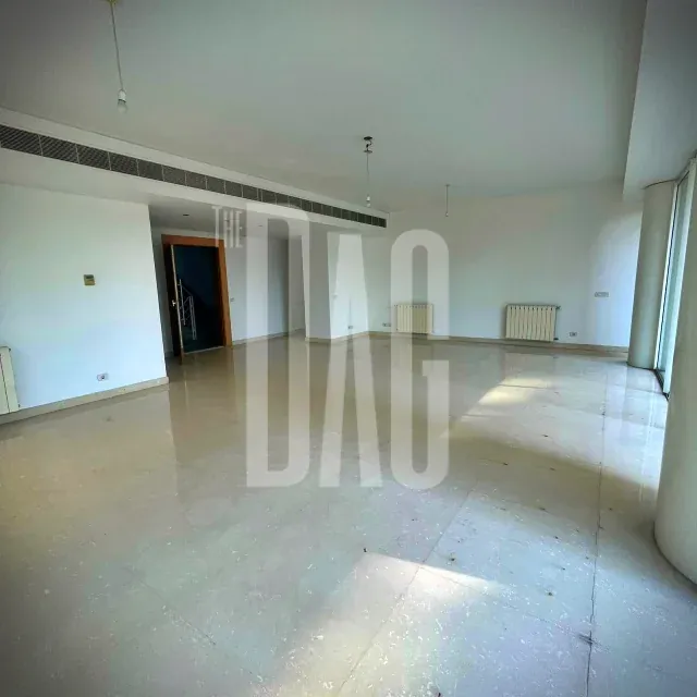 Terrace 245 + 83 sqm Apartment for Sale in Achrafieh — الصورة 3