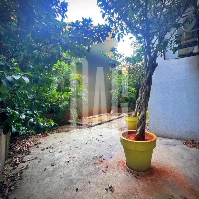 Terrace 245 + 83 sqm Apartment for Sale in Achrafieh — الصورة 4