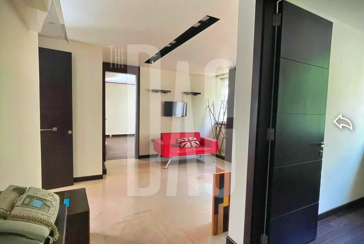 Clean 100 SQM Office for rent in Achrafieh — الصورة 2
