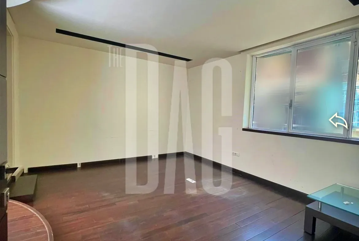 Clean 100 SQM Office for rent in Achrafieh — الصورة 5