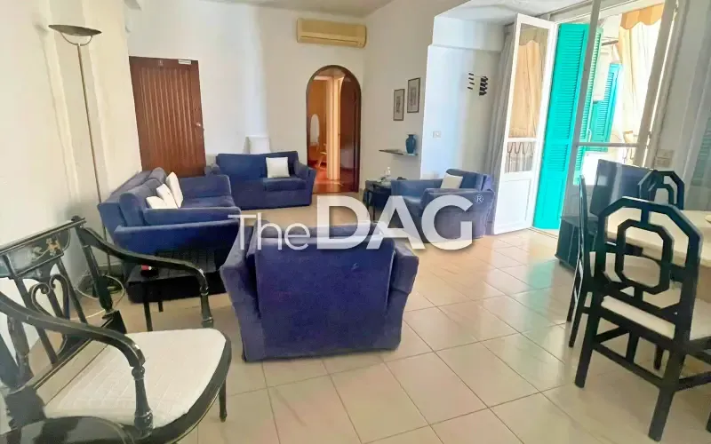 100 SQM Fully Furnished Apartment for Rent in Achrafieh — الصورة 2