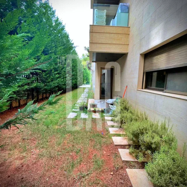 Garden Terrace Fully Furnished 340 Sqm Simplex apartment for rent in Yarzeh — الصورة 3
