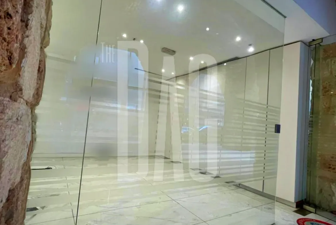 Corner 380 sqm Showroom for Rent on Main Street Achrafieh — الصورة 2