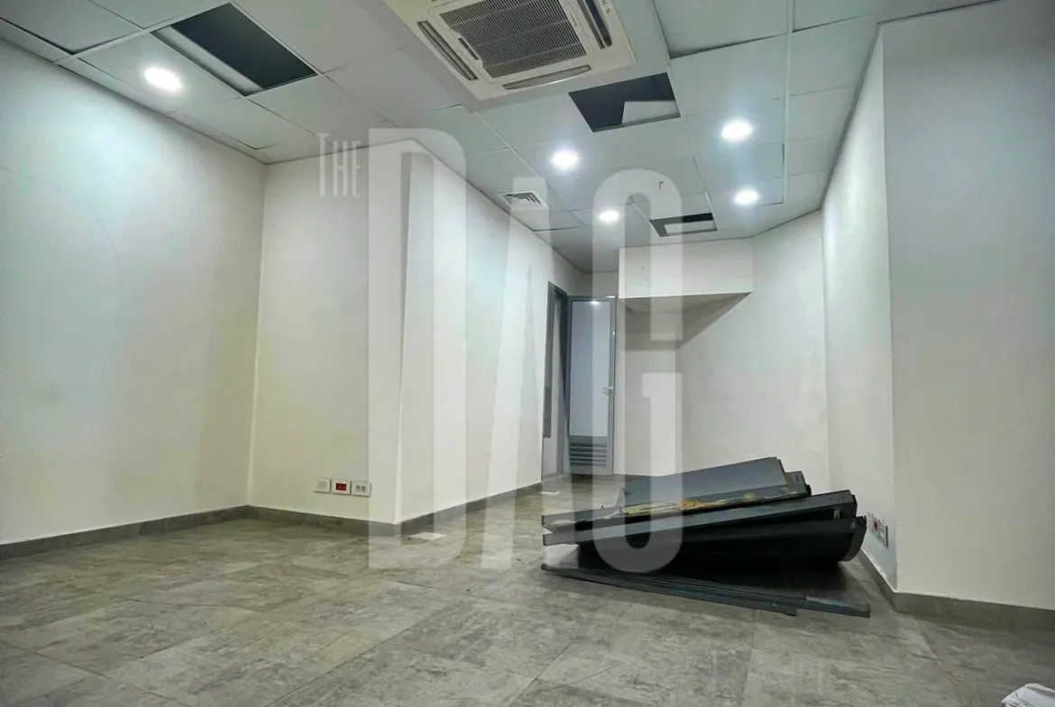Corner 380 sqm Showroom for Rent on Main Street Achrafieh — الصورة 5