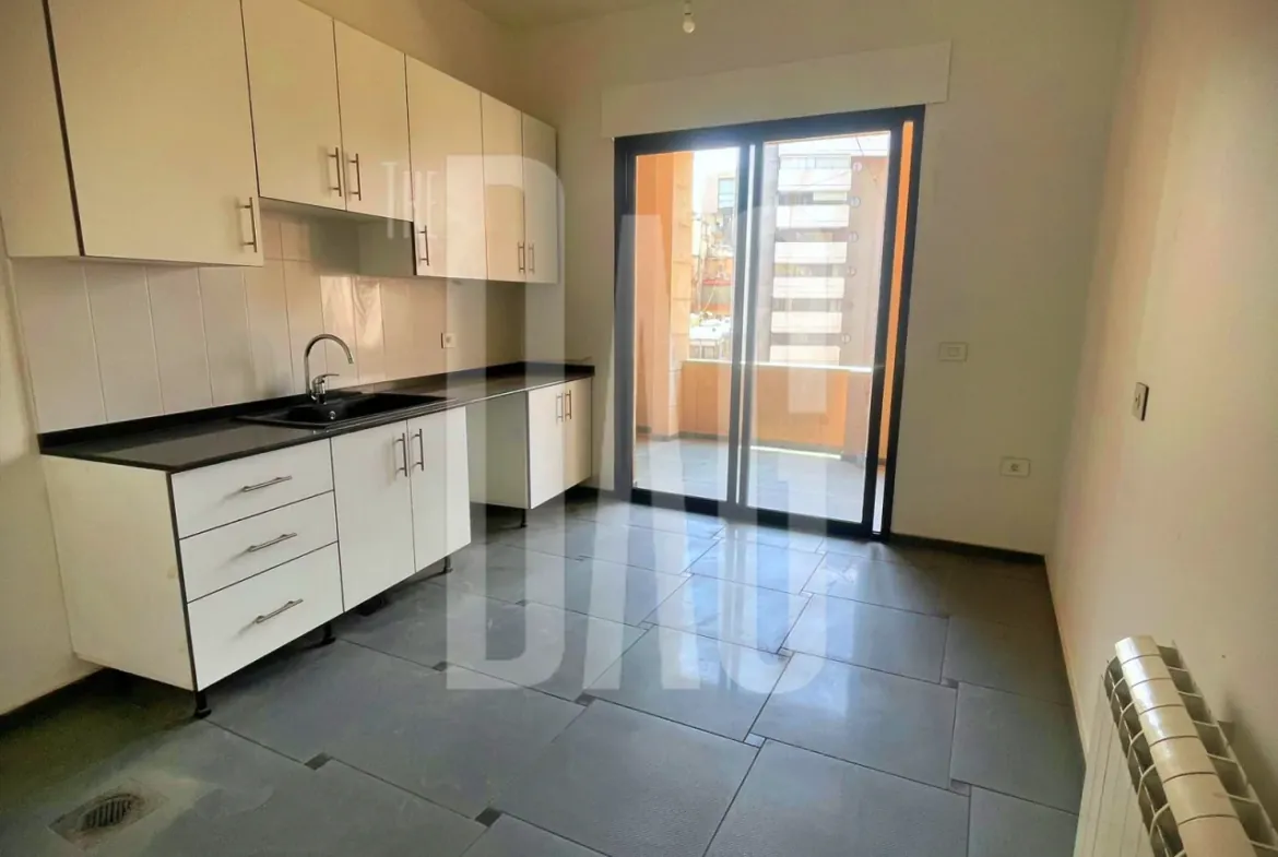 Elegant 217 Sqm Apartment for Sale in Achrafieh — الصورة 4